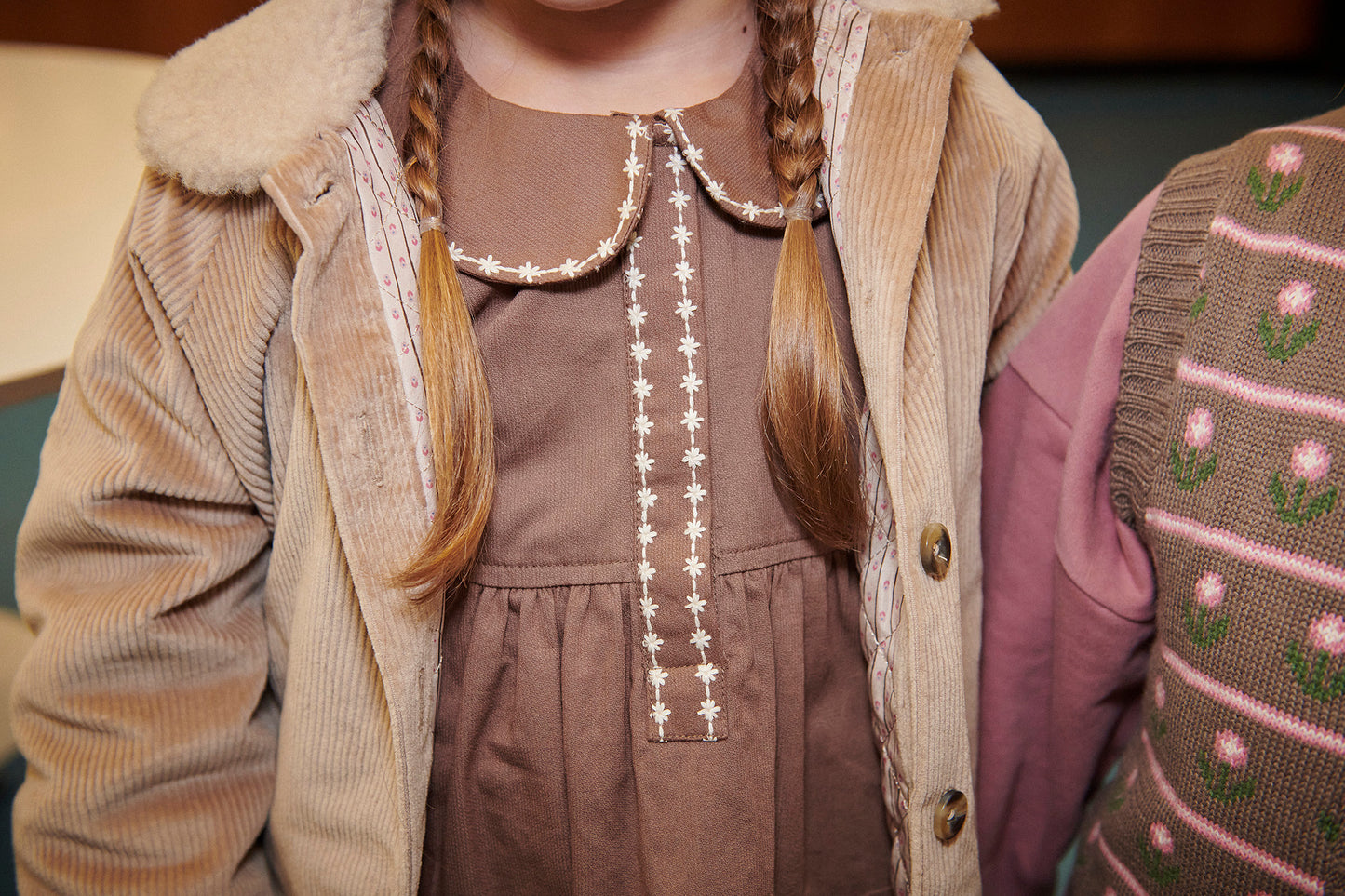 Collar Dress W. Embroidery And Pockets - Walnut