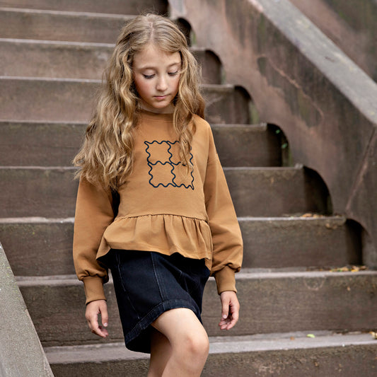 Ruffle Sweatshirt - Carm/BLK